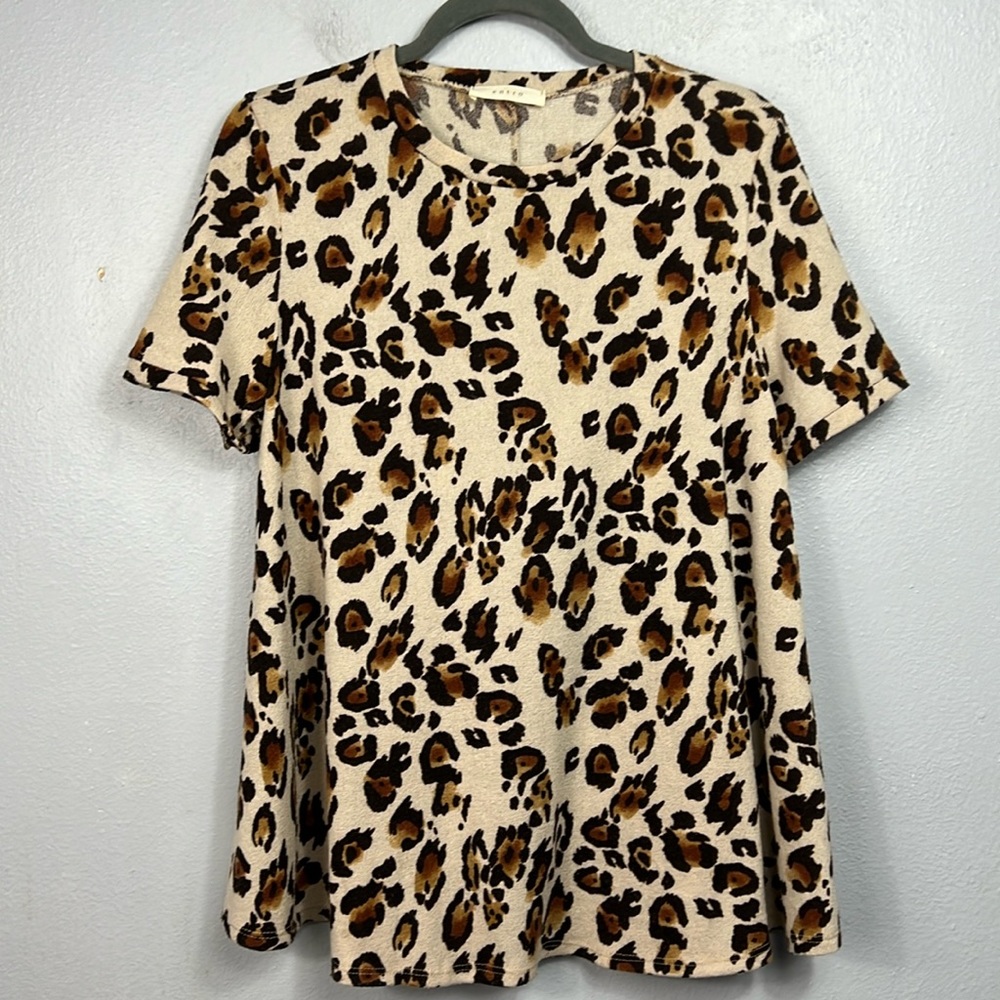 Entro Leopard Print Knit Short Sleeve Tunic Sweater